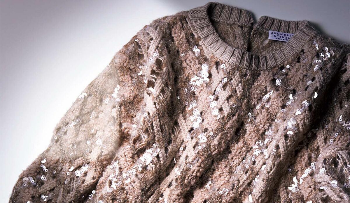 煌めくスパンコールが施された「ブルネロ クチネリ」のクチュール