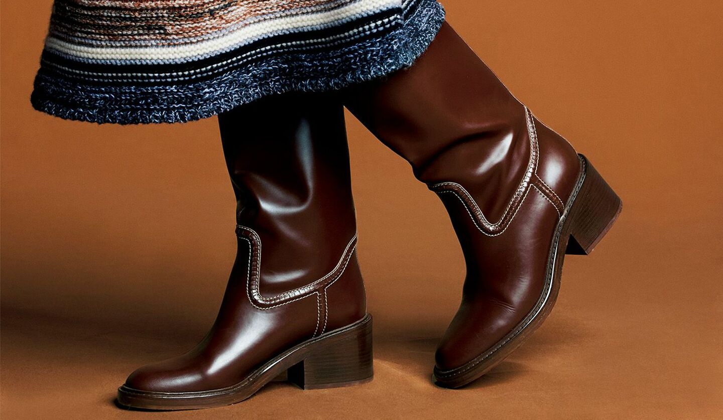 上品なカジュアル感を醸す「クロエ」のロングブーツ｜足元に今らしい