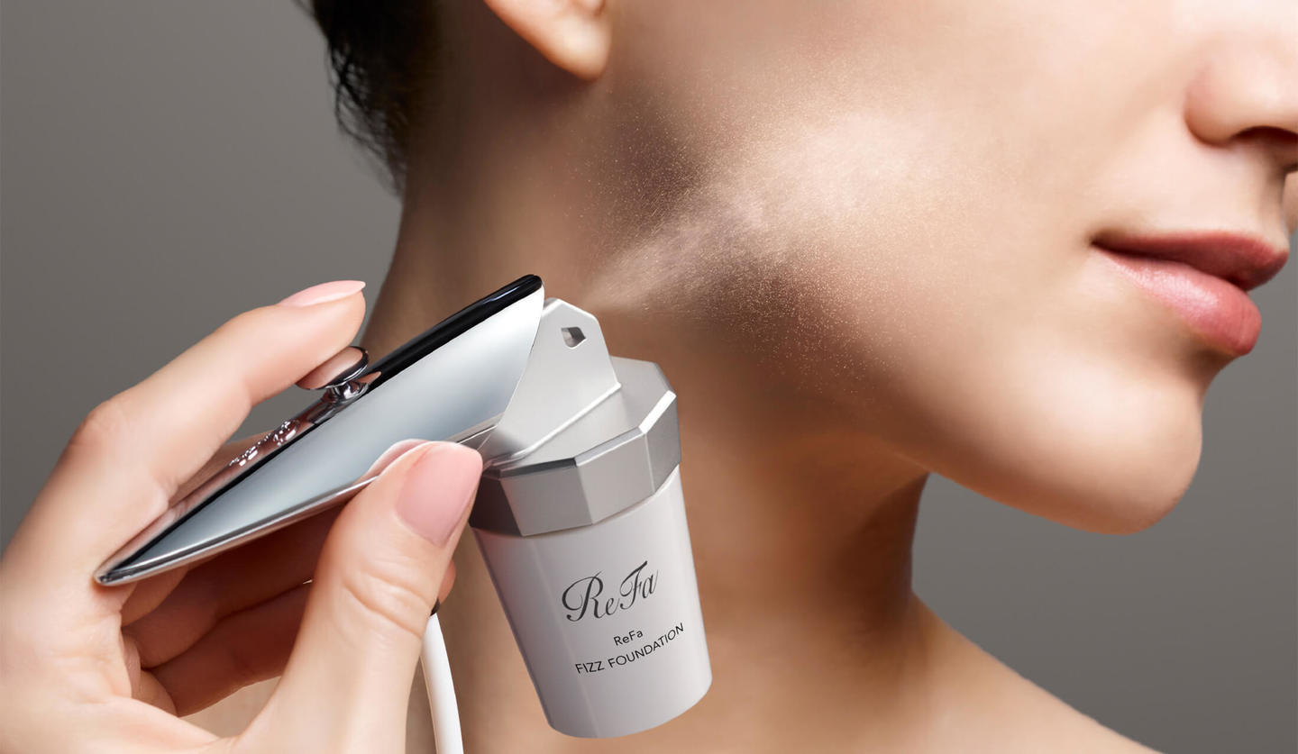 炭酸の力で顔をすっきりと！ReFaの小顔整体ファンデーション「リファ
