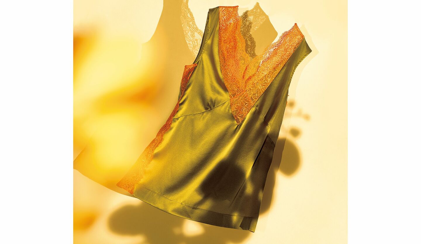 鮮やかなレースが麗しい「ドリス ヴァン ノッテン」シルクサテンの