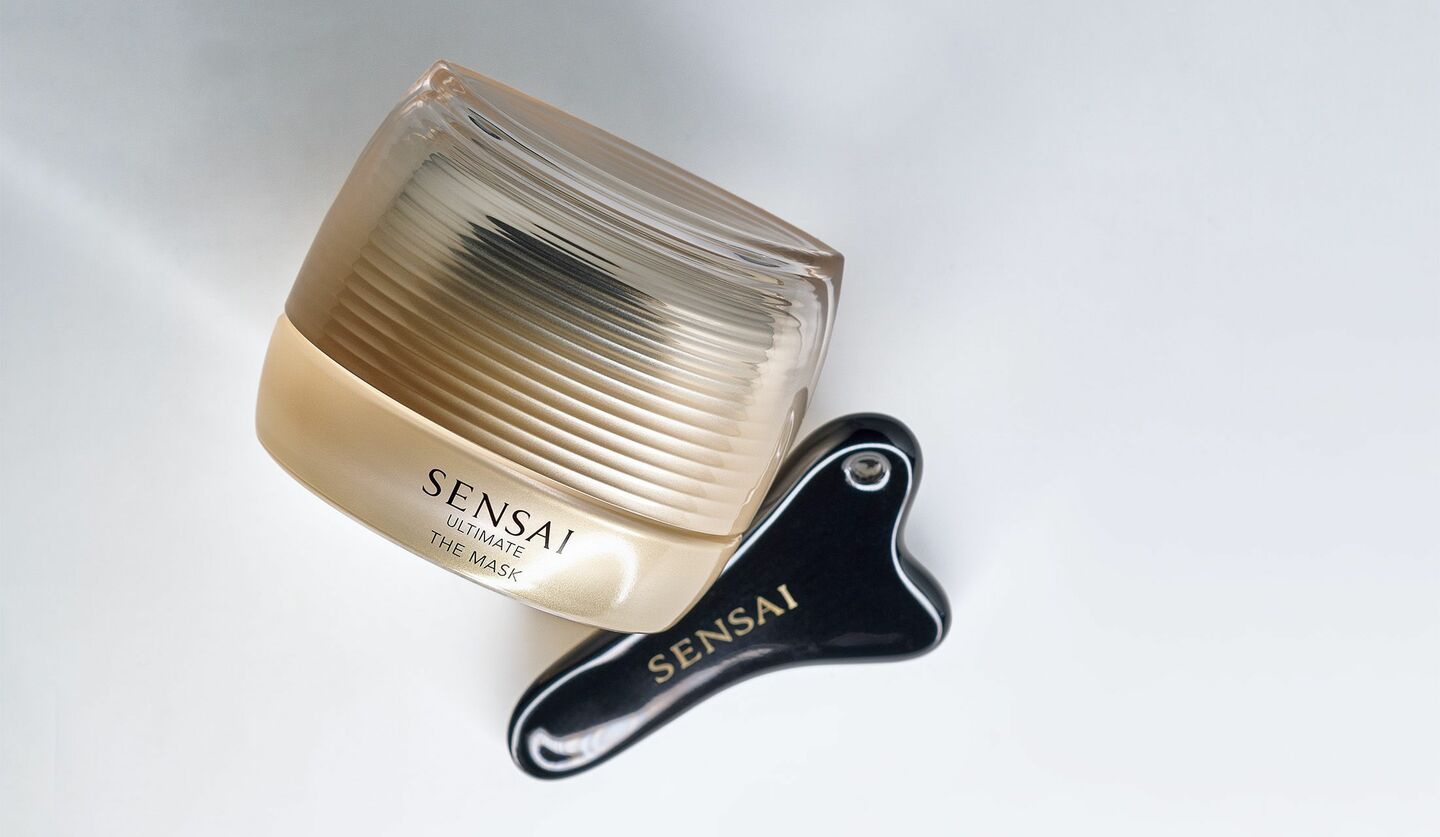 付属のマッサージプレートがすごい！ナイトマスク『センサイ UTM ザ