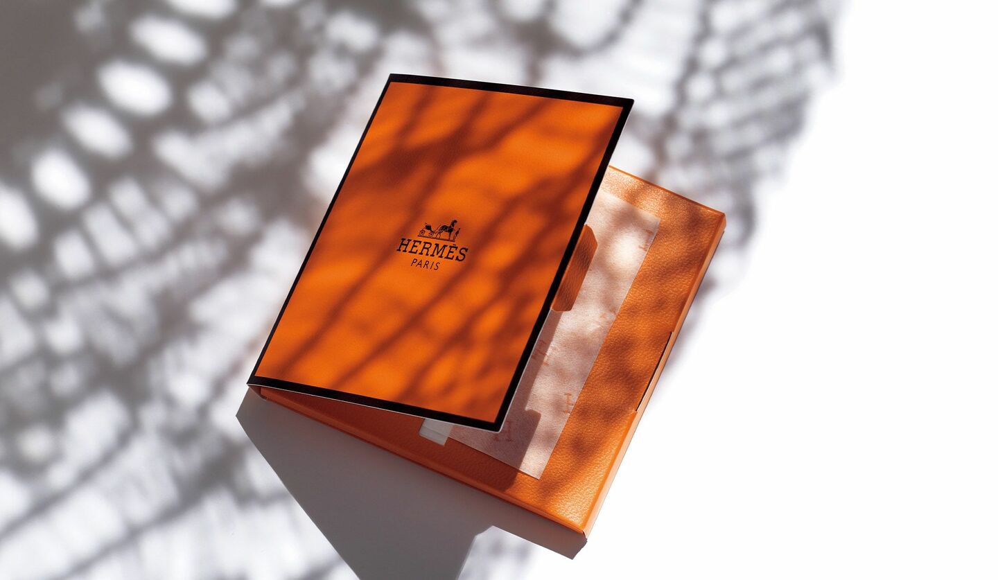 エルメス」から携帯サイズのブロッティングペーパー（あぶらとり紙