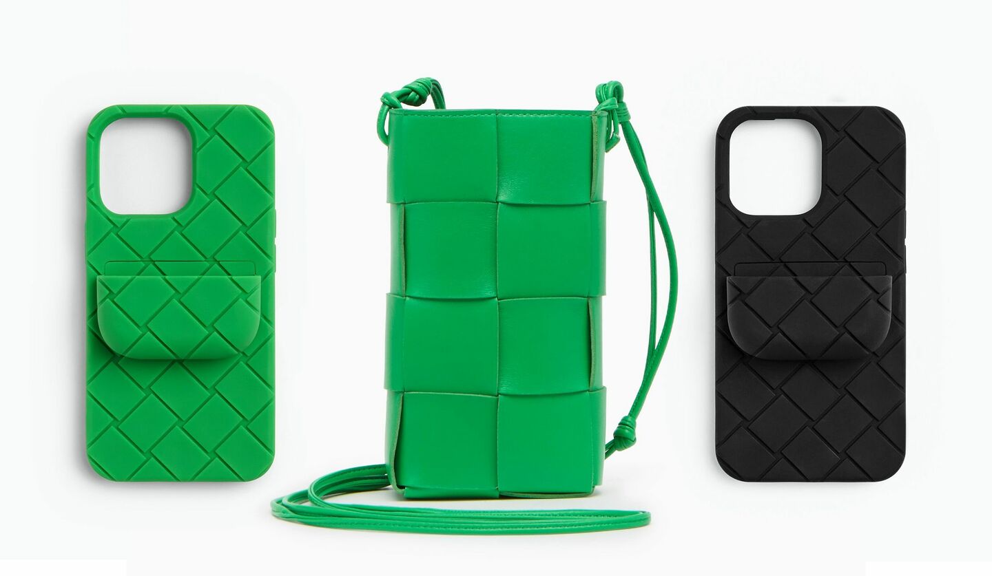 ボッテガ・ヴェネタのスマホ小物】カジュアルなデザインでさりげなく