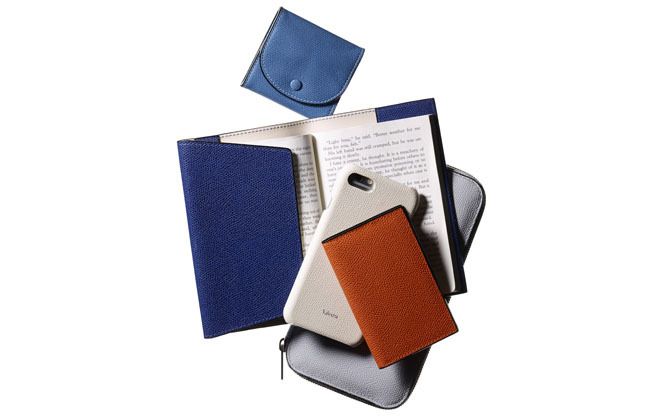 ヴァレクストラの財布・手帳・iPhoneケースはシンプルさが素敵