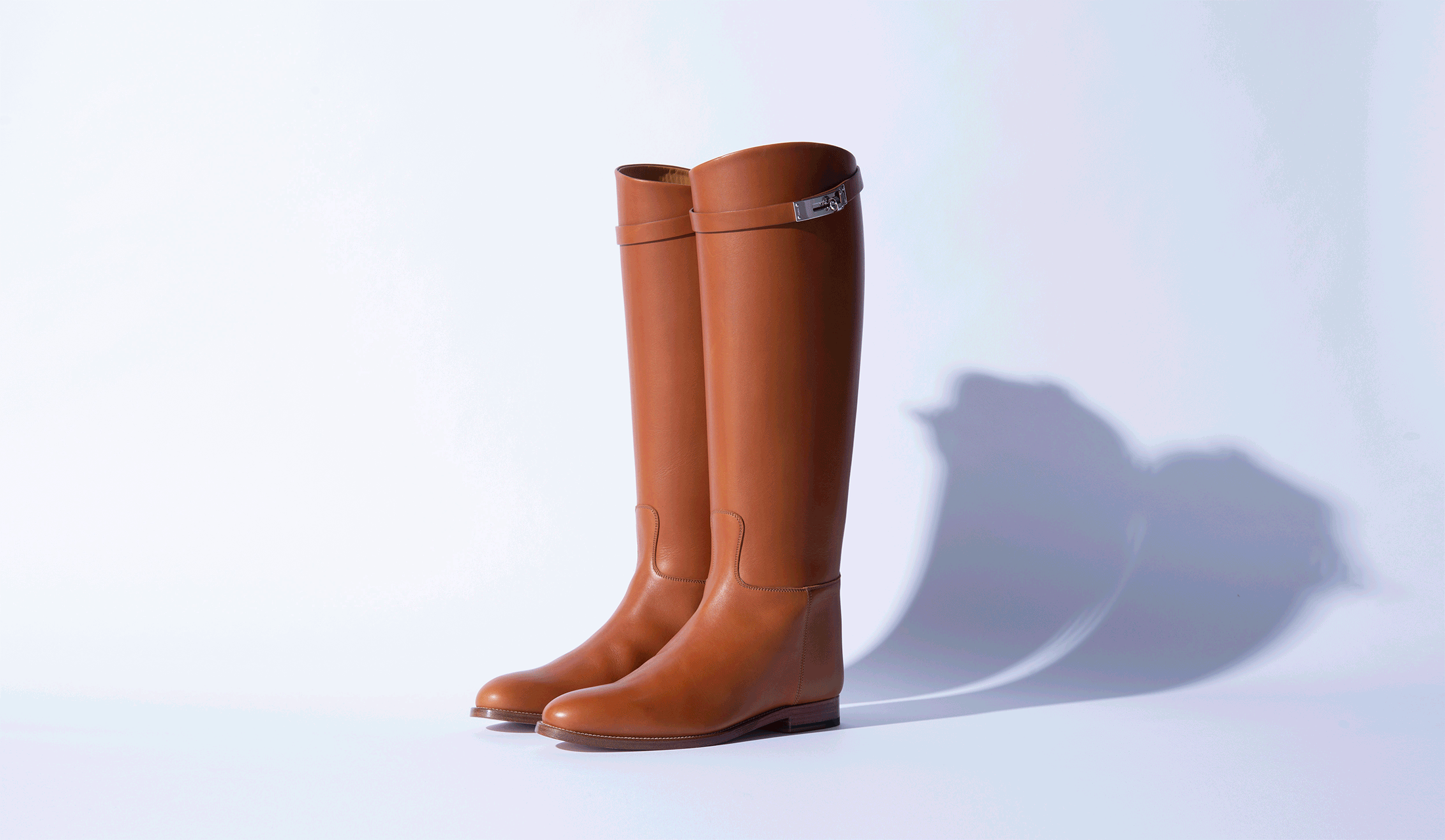 長く愛され続ける「エルメスの傑作ブーツ」。経年変化を楽しめる、その