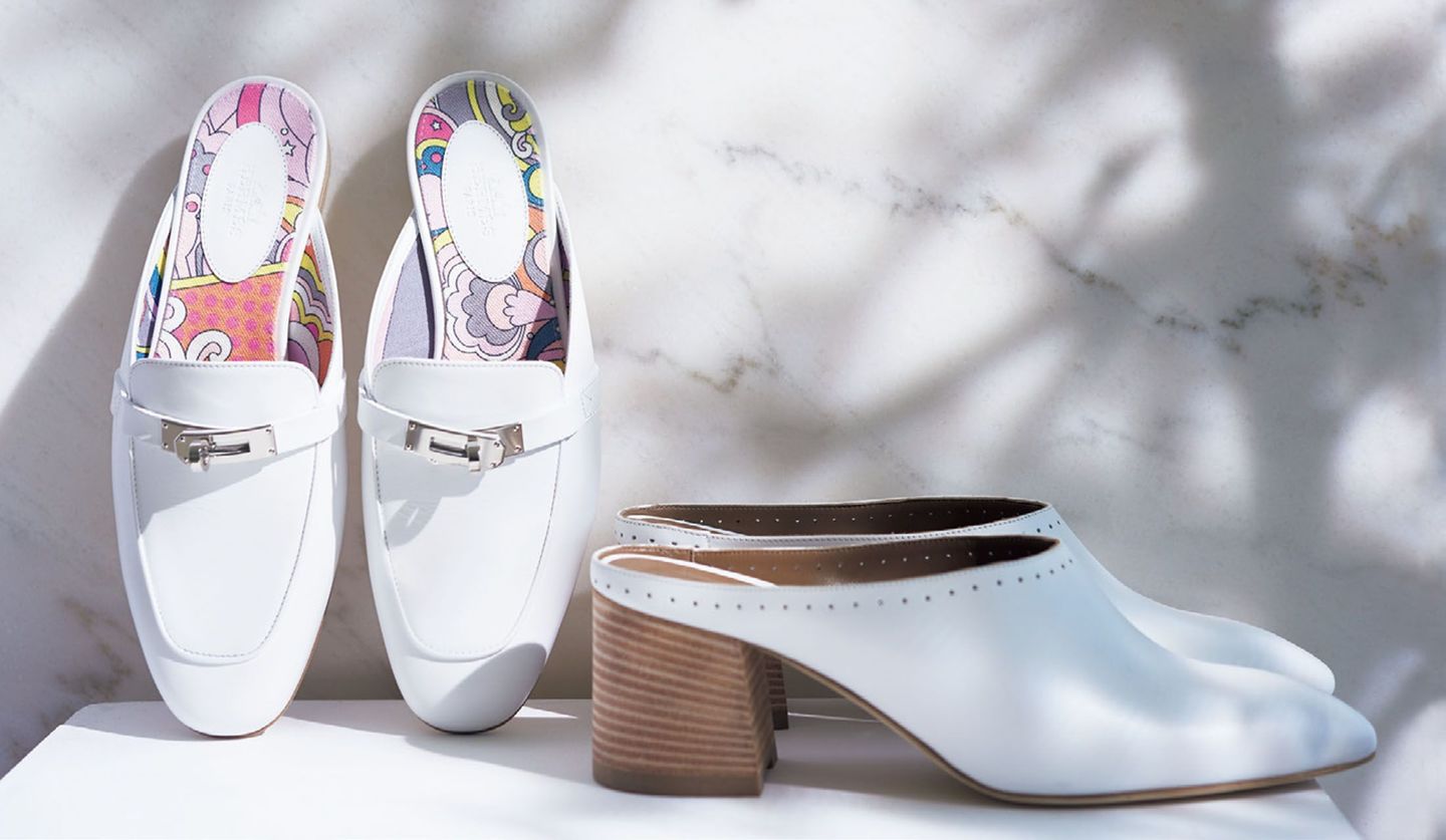 エルメスの白ミュール靴など、女性を美人に見せるピュアホワイトの