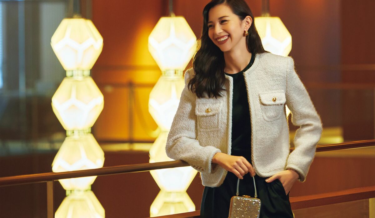 中条あやみさんが着こなす「セリーヌ」のノーカラージャケット｜T