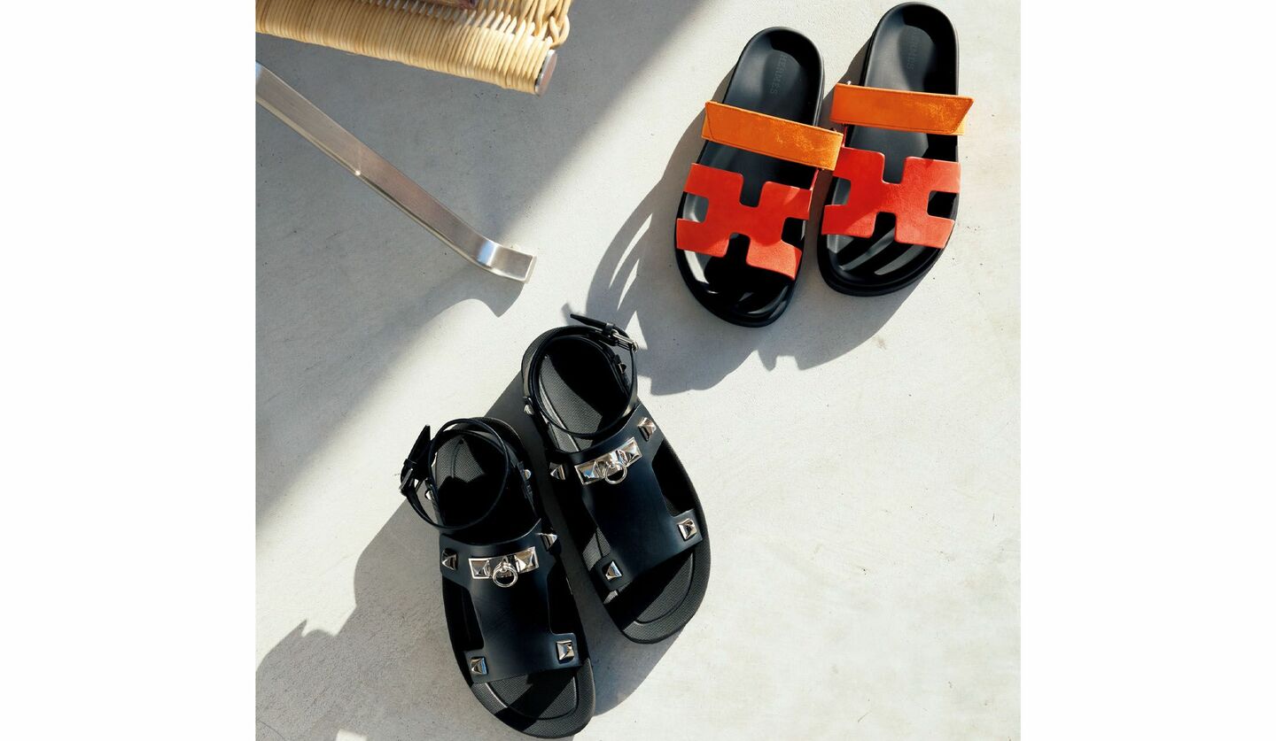 遠目にも映える「エルメス」のフラットサンダル＆厚底サンダル｜上質