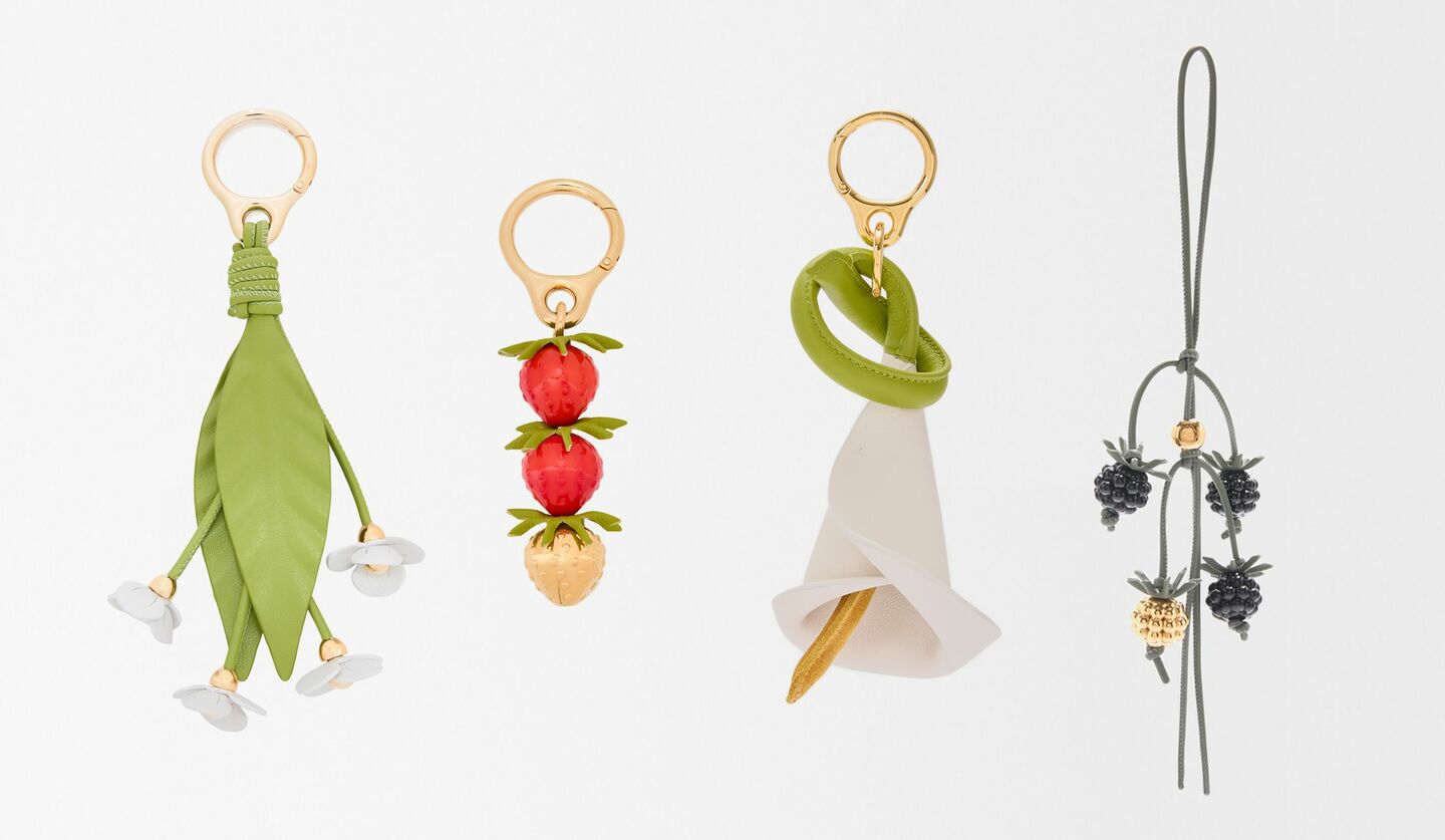 今が旬！「ロエベ」のバッグチャーム4選｜ソフトレザーで繊細に表現