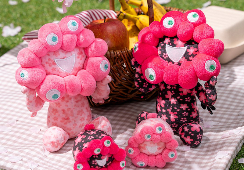 ミャクミャク様と一緒にお花見！ 花柄の万博公式グッズに反響