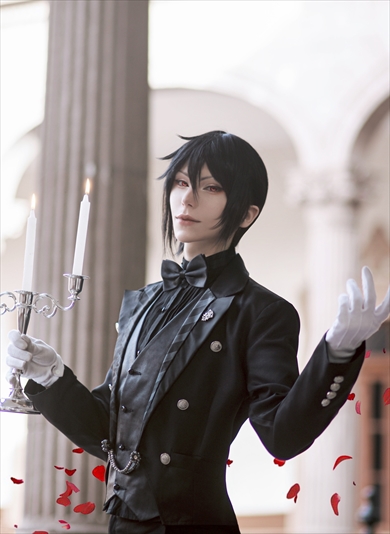 黒執事』セバスチャンに扮した海外コスプレイヤー 連載15周年記念の