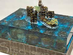 レジンの海に沈んだ廃墟がロマン 退廃的な世界観の「水没ジオラマ」が