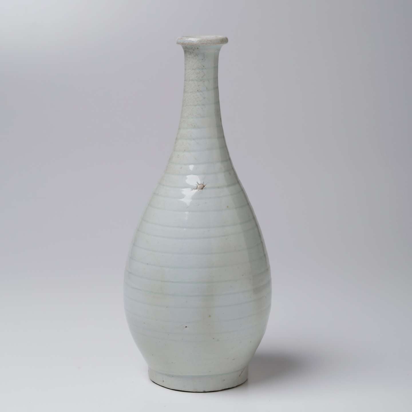 初期伊万里白磁千段文瓶 | 日本陶磁器 | 利菴アーツコレクション