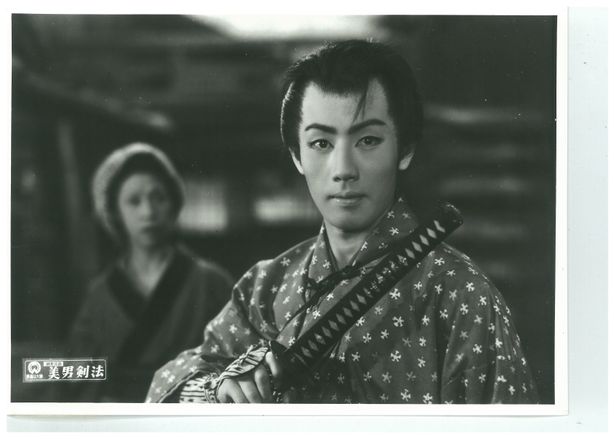 伝説のスター・市川雷蔵…その美しき姿がスクリーンに蘇る！<写真18点