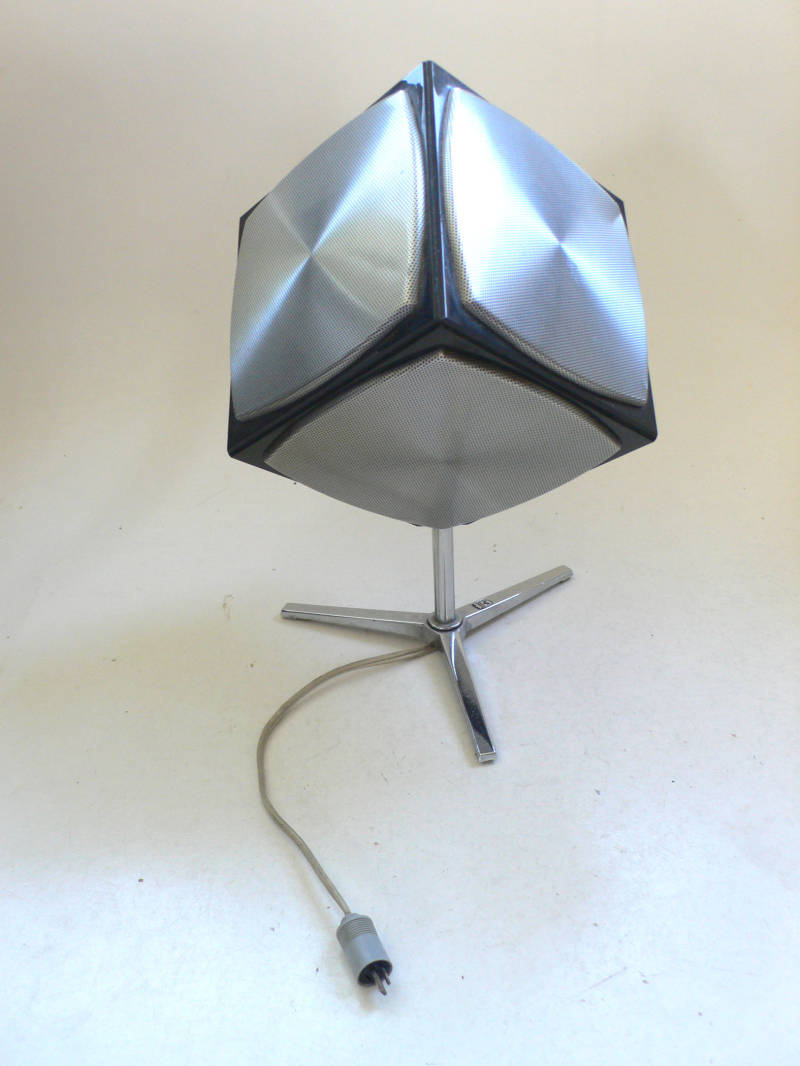 Grundig_CubeSpeaker_04.jpg?