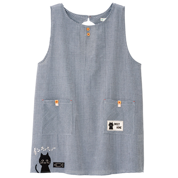 サッカー素材のねこアップリケエプロン - ほいくとかいごのおかいもの