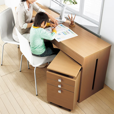 これが学習机！？リビングに置けるデザインが新登場 | 株式会社