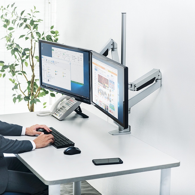 デュアルディスプレイを縦にも横にも設置できる2画面対応モニター