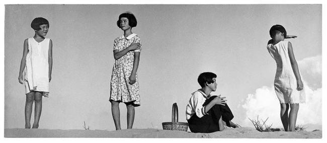 世界が注目する偉大な写真家・植田正治の傑作を網羅する初の作品集