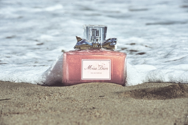 愛のように香る「ミス ディオール」から現代女性に贈る新しい