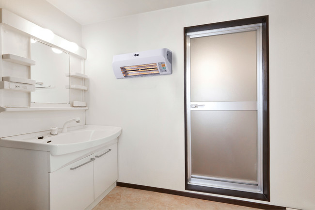 アラジンから初の脱衣所暖房機が登場！冬場のヒートショック予防対策に