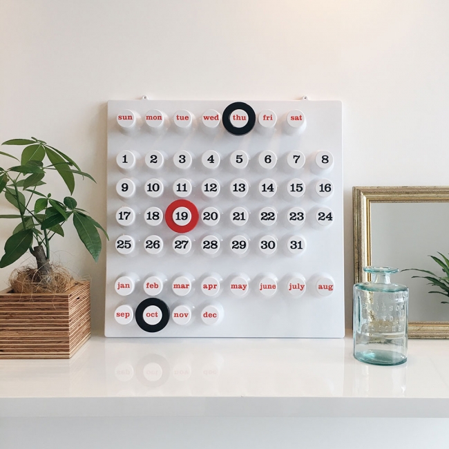 世界で999個だけの限定生産！イタリア製の万年カレンダー「リング・ア