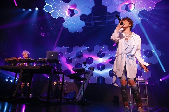 access 春恒例、究極のリアルタイムリミックスが繰り広げられる