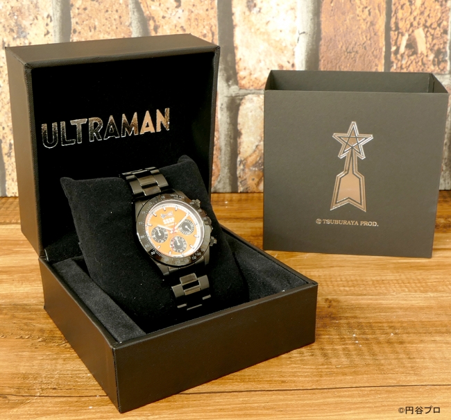 ウルトラマン」「ウルトラセブン」の二作品よりクロノグラフ腕時計が
