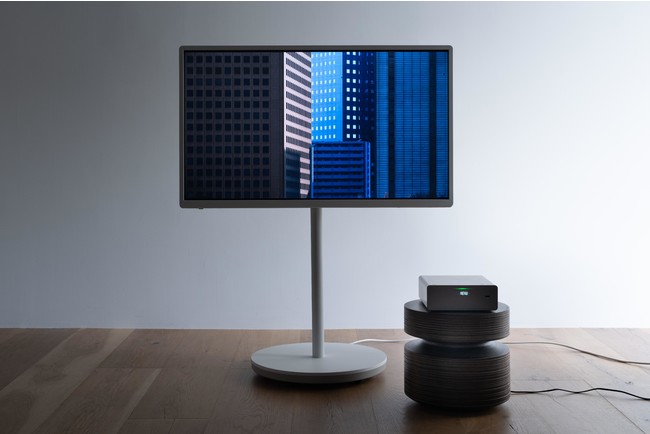 洗練された空間と、くつろぐ時間。そこに自然と溶けこむテレビ