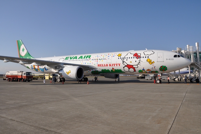 エバー航空就航20周年記念 “キティちゃん”仕様のジェット機が国内3路線