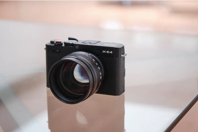 新発売】f/0.95の最大絞り。ポートレート標準レンズ。七工匠