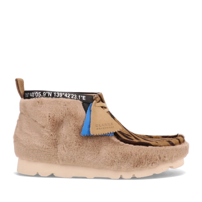 Clarks ORIGINALS × atmos “Wallabee Boots Gen”がハラコ調の素材を
