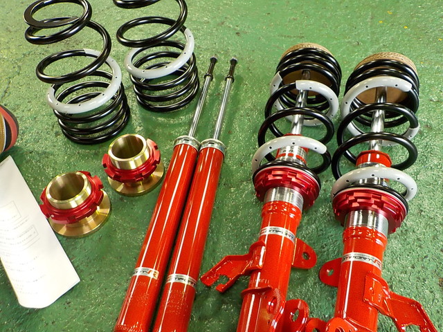 HE12 ノート e-POWER NISMO タナベの車高調交換と四輪アライメント