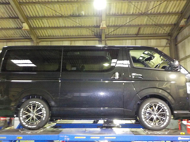 GDH201V ハイエース 玄武1インチローダウン 四輪アライメント