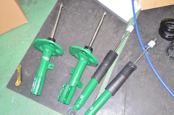 ZRR70W ヴォクシー TEINのショックアブソーバーに交換 四輪