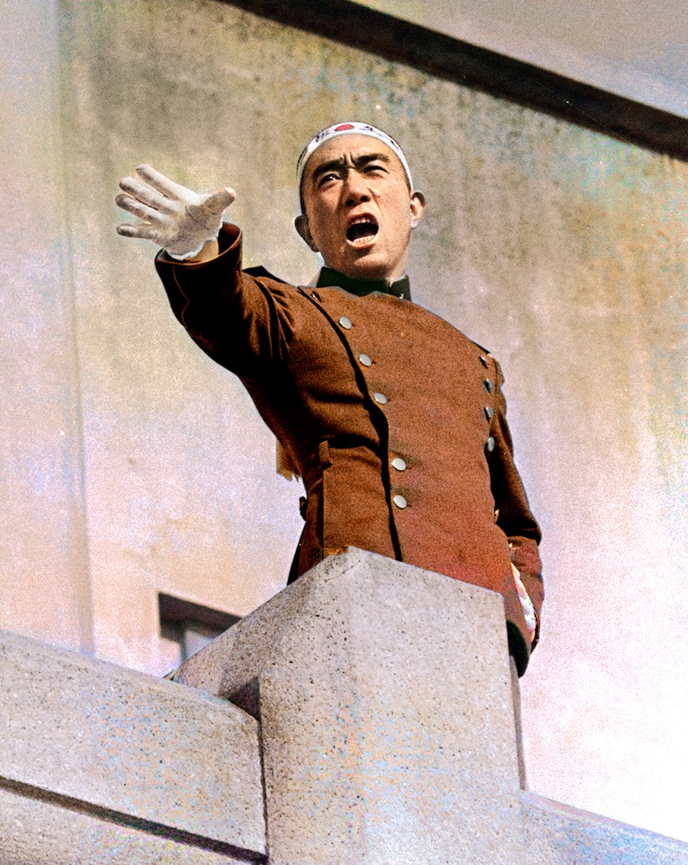 三島由紀夫の割腹自殺、演じられたその死…昭和45年「三島事件」を