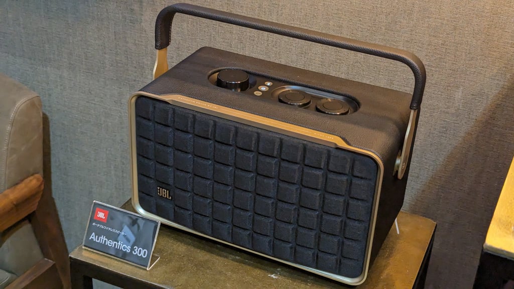 JBLが70年代風デザインのWi-Fiスピーカー「JBL AUTHENTICS 200/300」を