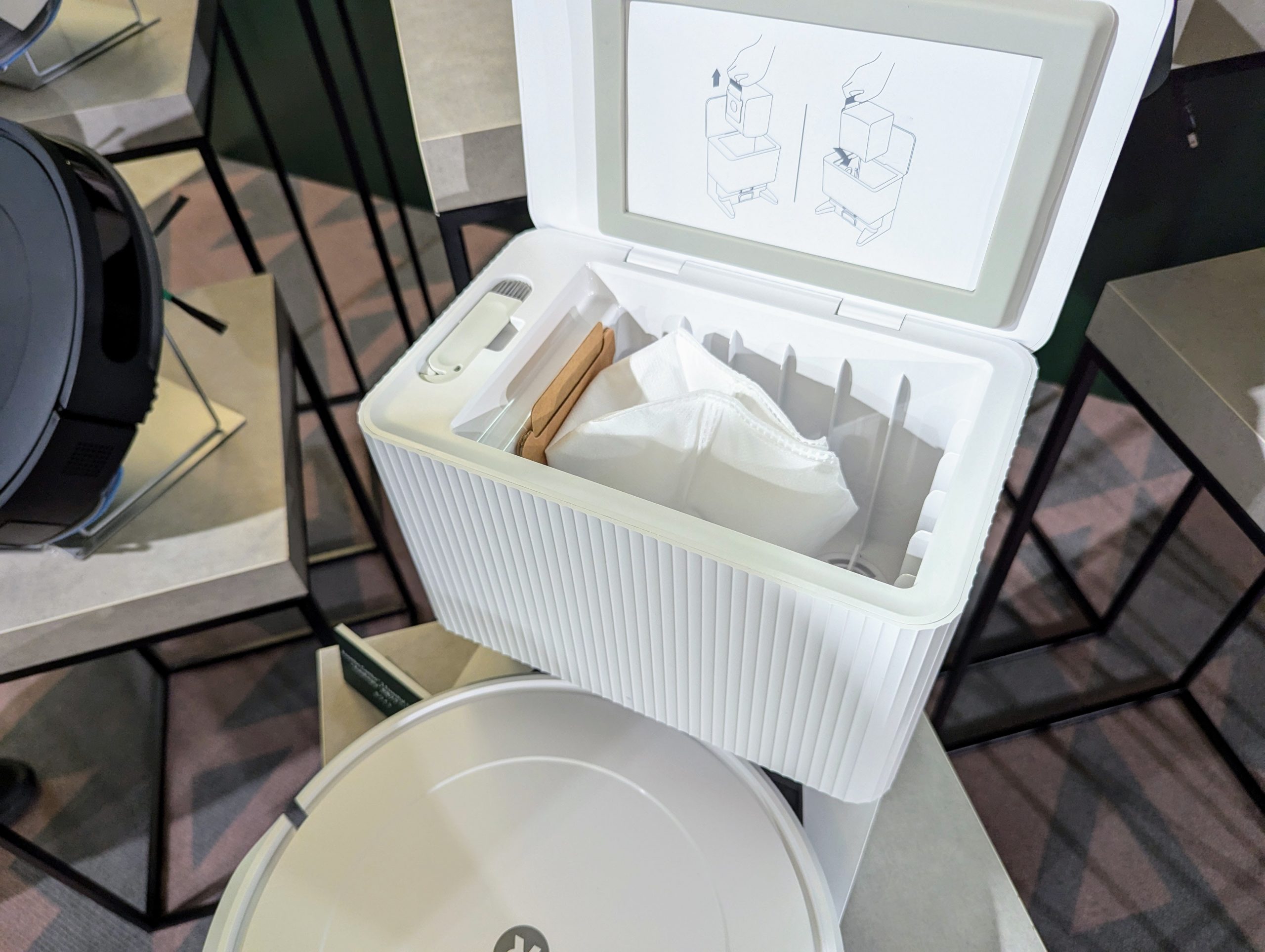 水拭き＆自動ゴミ収集対応のルンバが6万円以下で新登場 / 最上位モデル