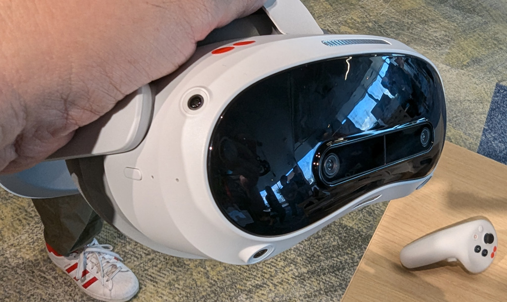 VRヘッドセット「PICO 4 Ultra」が発売 カラーパススルーと空間ビデオ