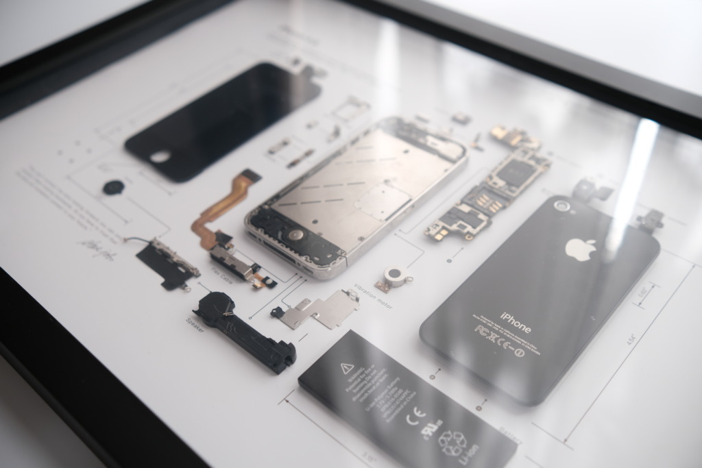 あの頃のiPhoneを額縁に入れて壁掛けアートに「Grid Frame Studio GRID