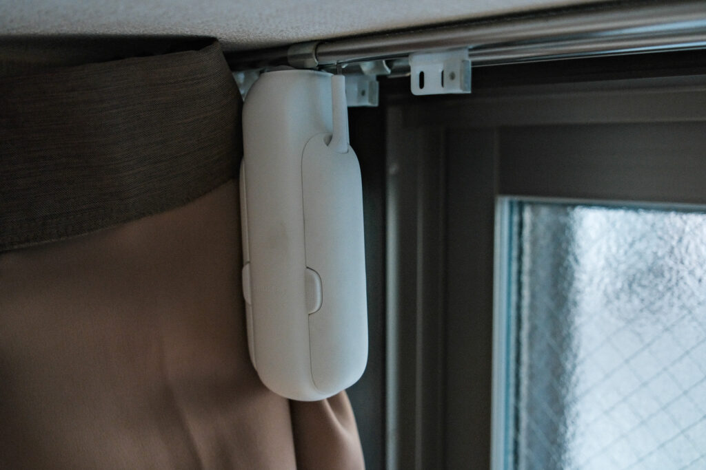 カーテンを自動開閉してくれる便利なスマートデバイス！「SwitchBot