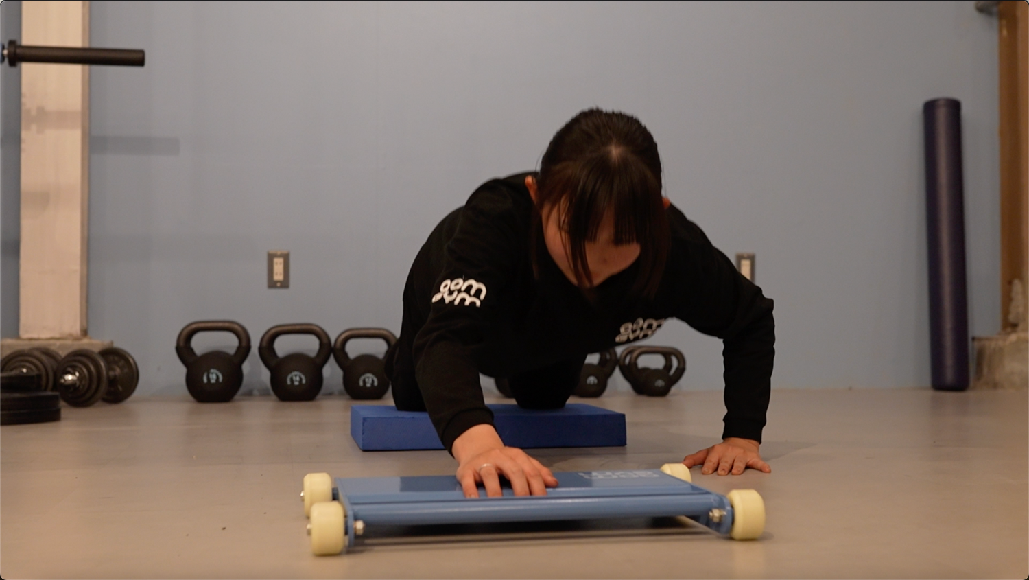 QOM Slider | 東京大学小林寛道名誉教授監修、動きの中で体幹を鍛える