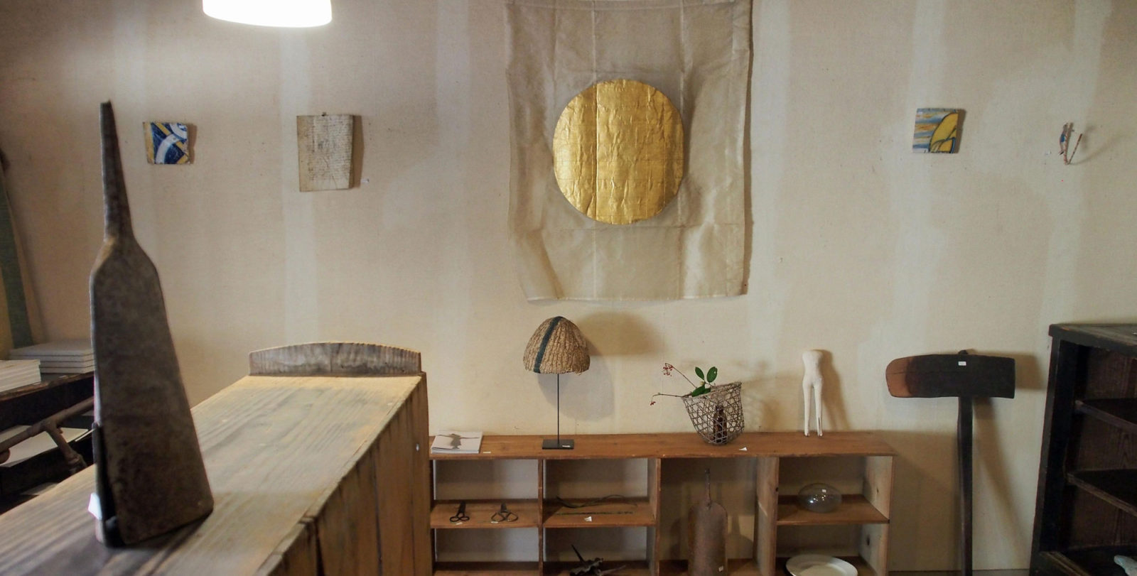 美術家・毛利悠子さんが、古道具屋店主・坂田和實さんに聞く、「モノを