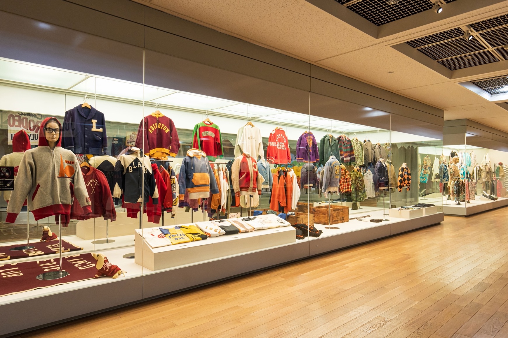 NIGO®が母校・文化服装学院で秘蔵のヴィンテージコレクションを紹介