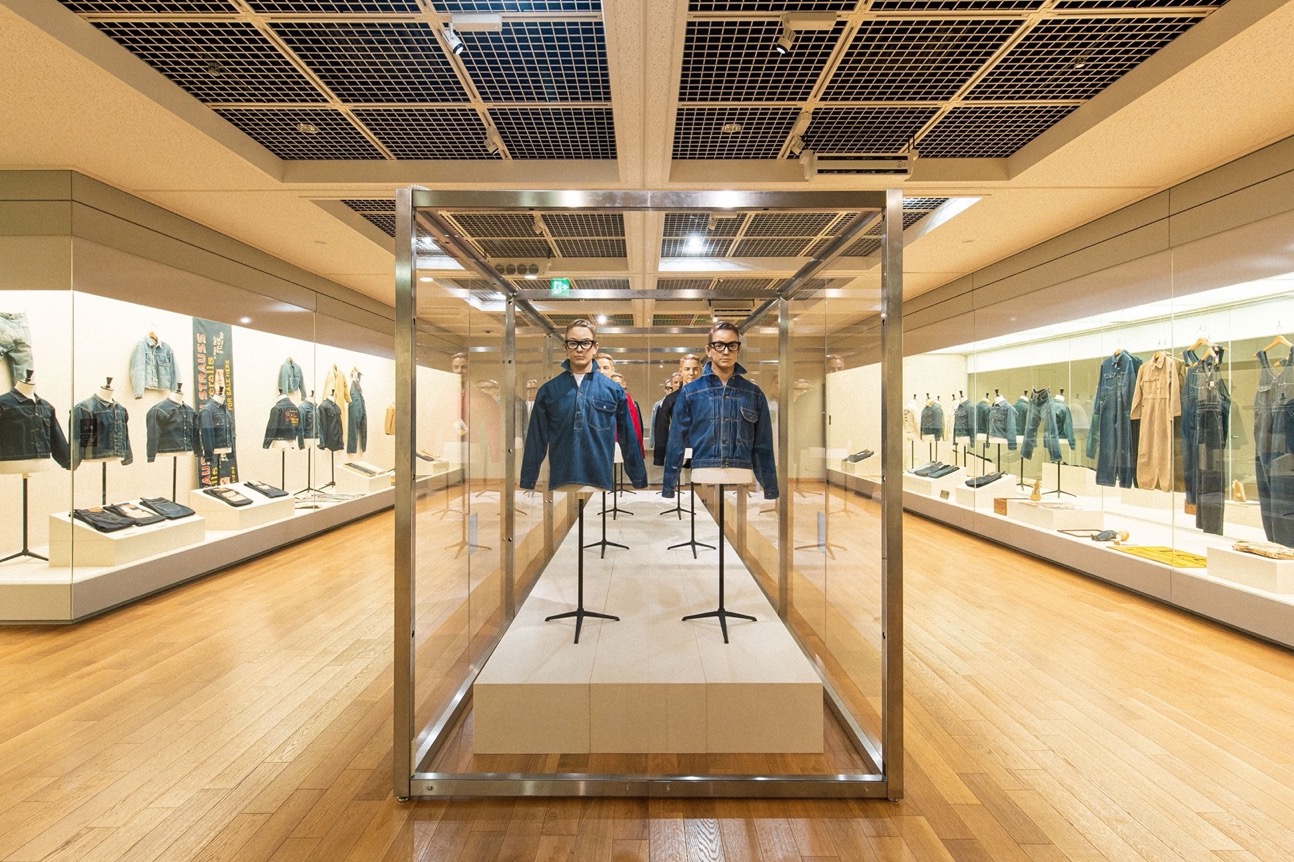 NIGO®が母校・文化服装学院で秘蔵のヴィンテージコレクションを紹介