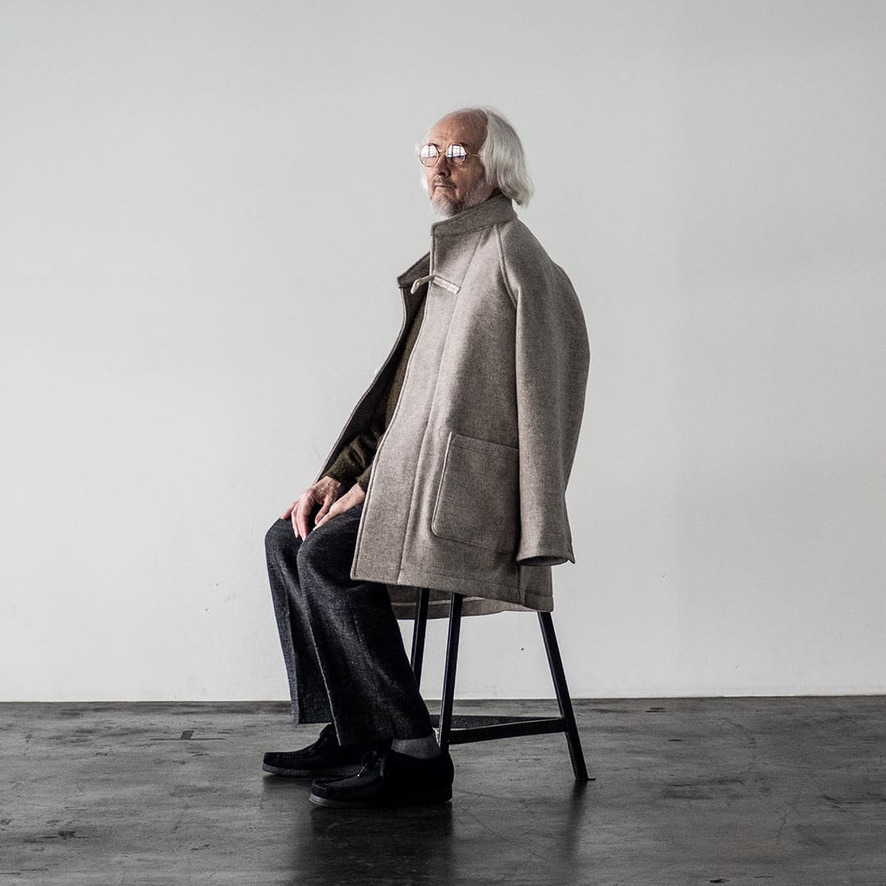 尾州ウールで仕立てた、CONFECT らしい古典的ミリタリーアウター2 型を