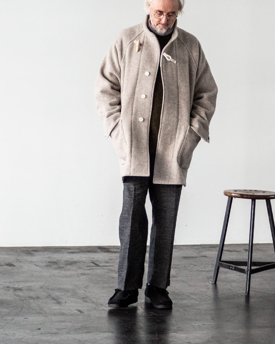 尾州ウールで仕立てた、CONFECT らしい古典的ミリタリーアウター2 型を