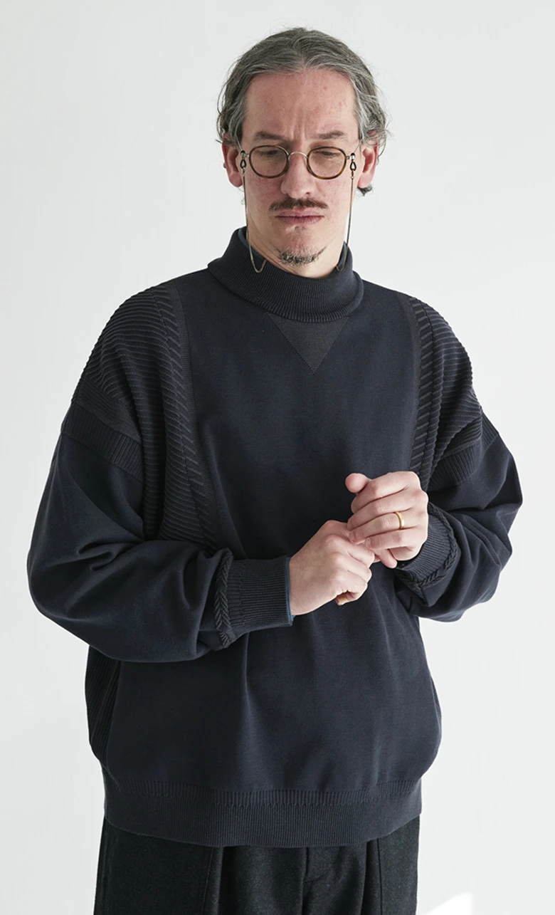 YASHIKIから季節と共に風が見せる様々な景色をニットに落とし込んだ