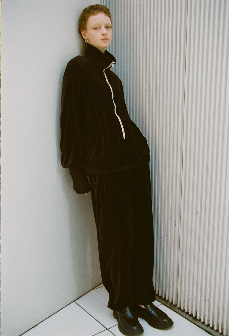 ANCELLM × barbell objectの別注ベロアジャージのセットアップが発売