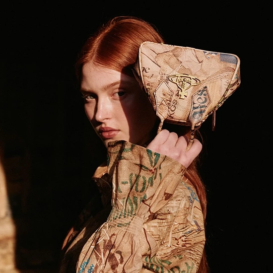 Vivienne Westwood 2024秋冬コレクションより、MINI YASMINEの新作が